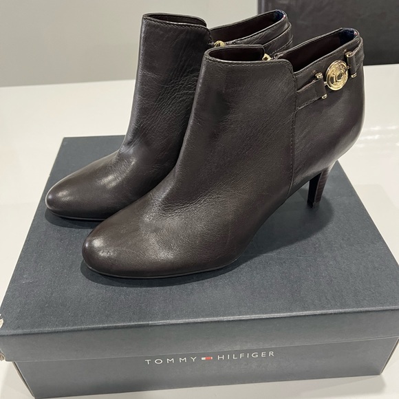 Tommy Hilfiger Heels - Picture 1 of 6